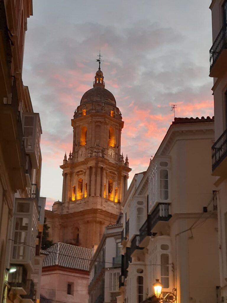 El Encanto del Atardecer en Málaga: Los Mejores Lugares para Disfrutar de la Puesta de Sol