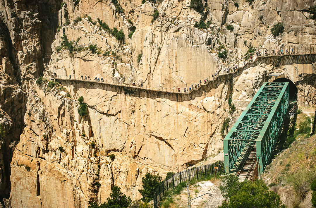 El Caminito del Rey Antiguo: Historia, Peligros y Atractivos Cercanos