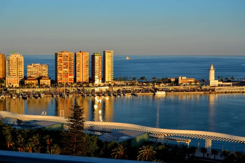 Paseo Muelle Uno